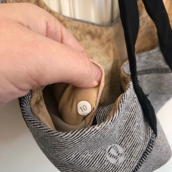 Lululemon Athletica women’s sports bra 🍋 - Picture 11 of 11